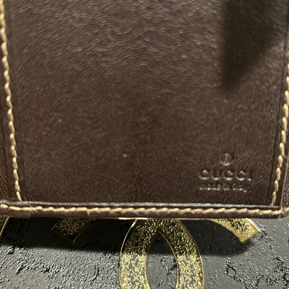 Gucci Elegant Brown Leather Wallet with Gold Accent - Picture 8 of 11